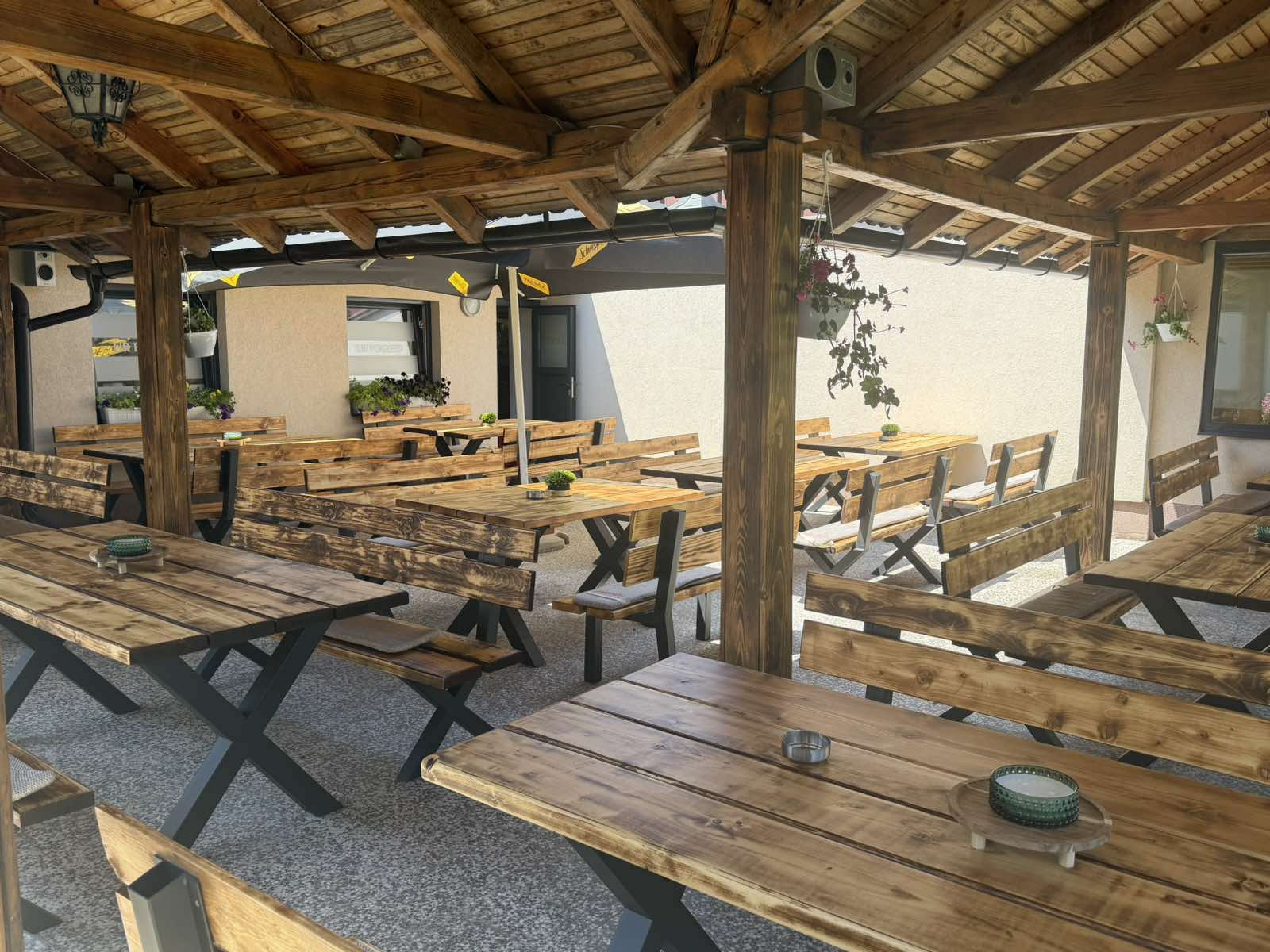 Precizni varovi na Trevian X profilu - čelične noge za stolove